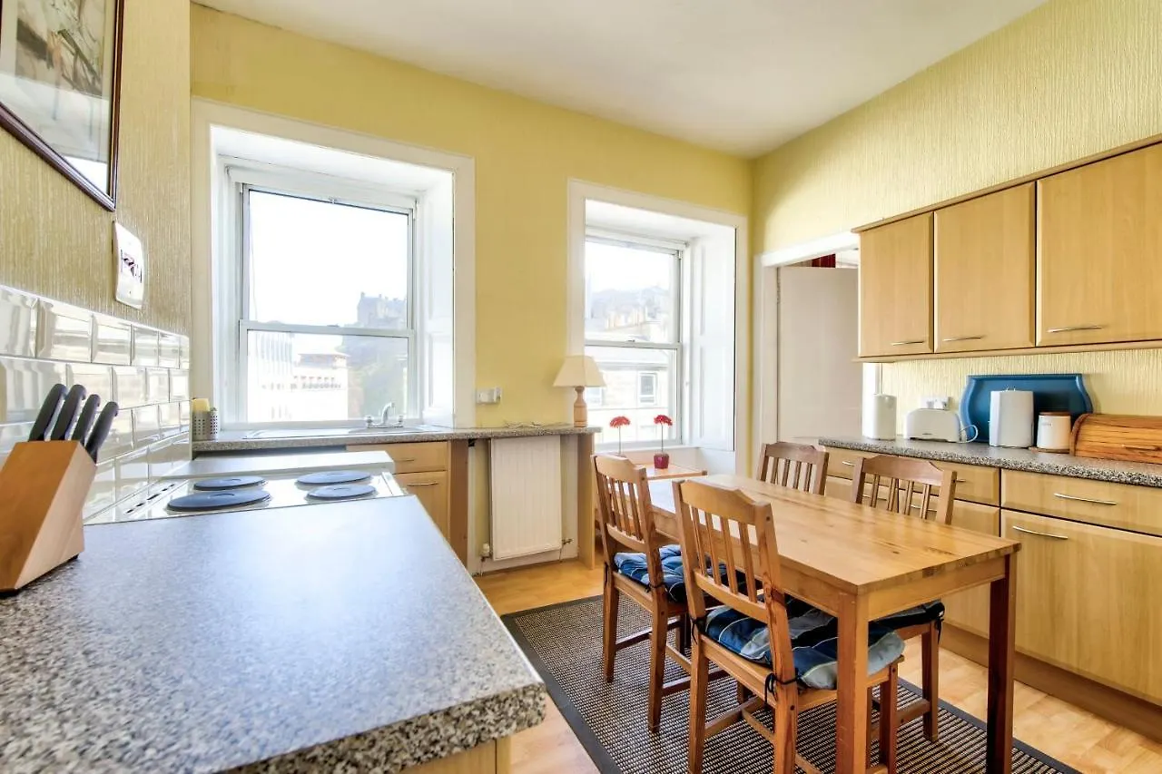 Apartment Guestready - Castle View Home On Quiet Street Edinburgh