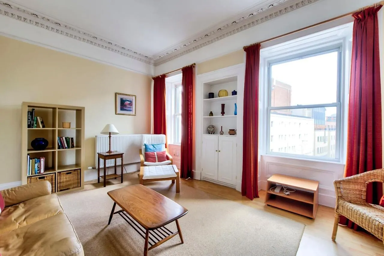 Guestready - Castle View Home On Quiet Street Edinburgh United Kingdom