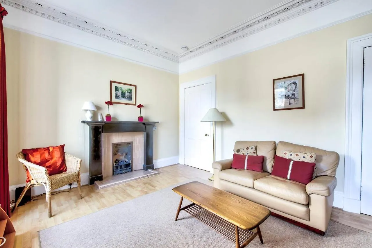 Apartment Guestready - Castle View Home On Quiet Street Edinburgh