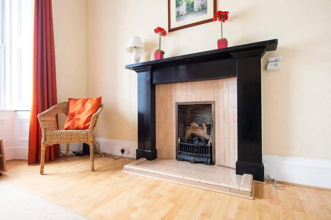Guestready - Castle View Home On Quiet Street Edinburgh United Kingdom