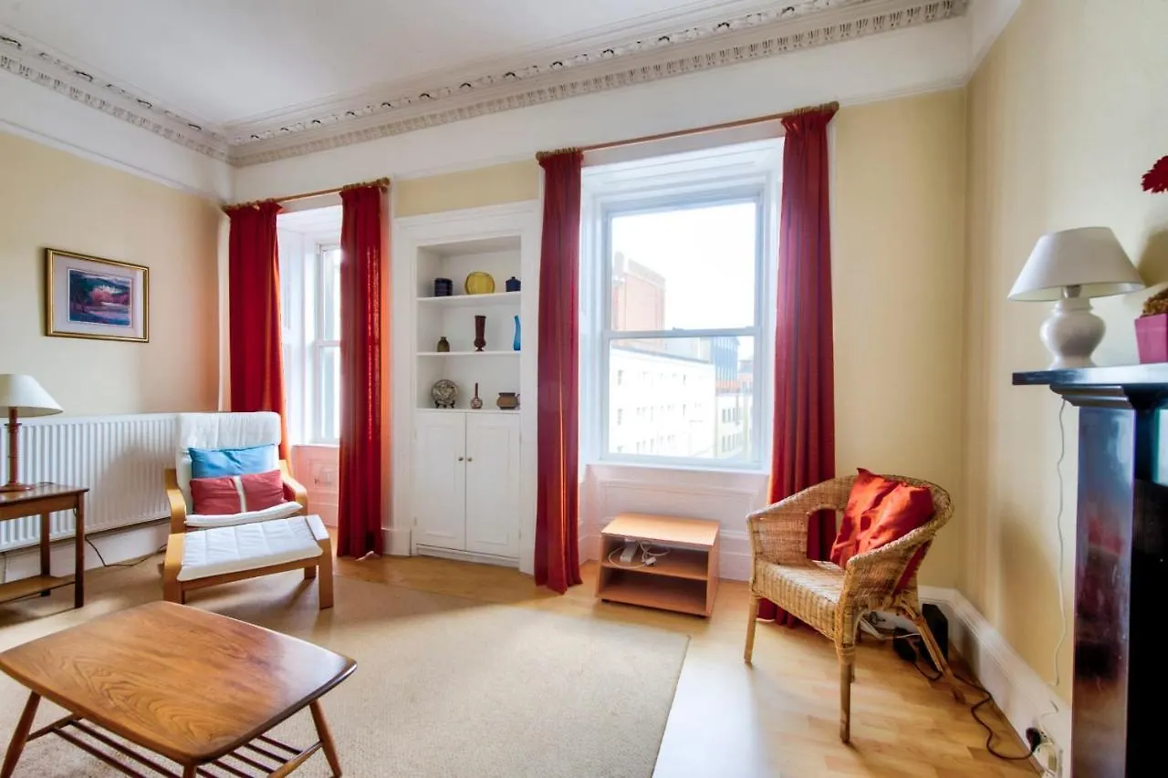 Guestready - Castle View Home On Quiet Street Edimburgo 0*,