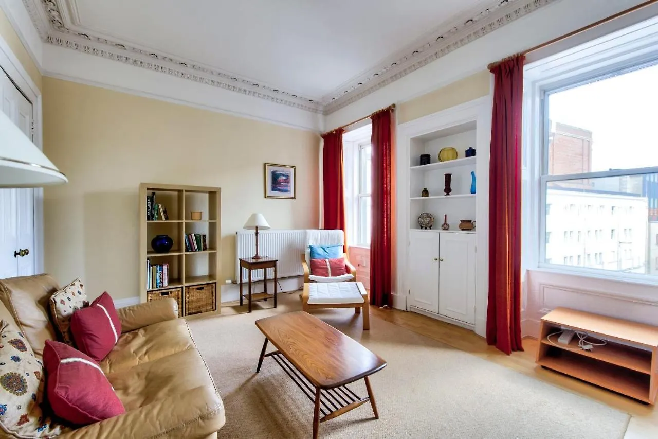 Guestready - Castle View Home On Quiet Street Edimburgo