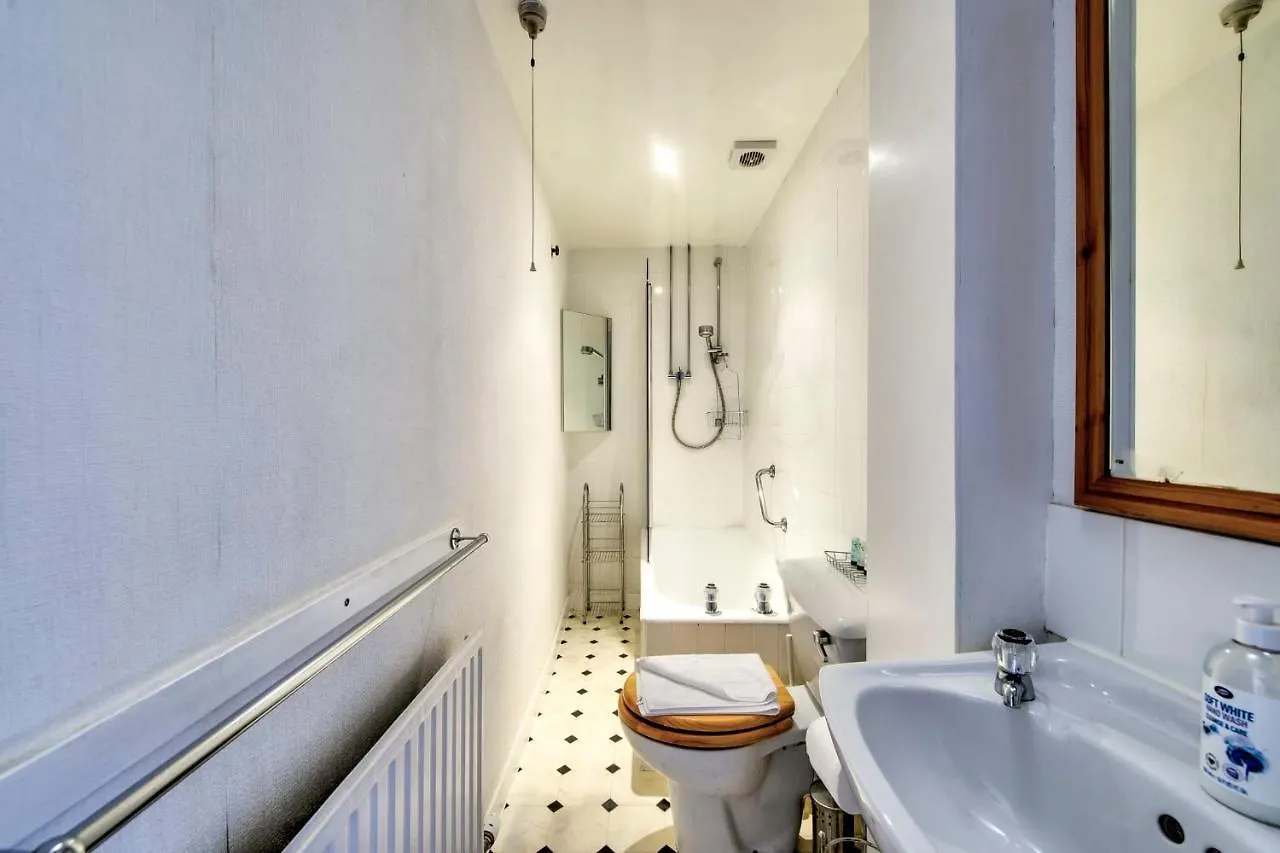 Guestready - Castle View Home On Quiet Street Edimburgo Apartamento