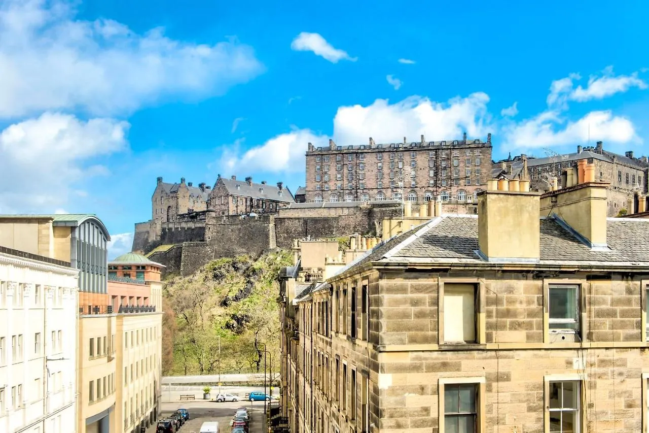 Guestready - Castle View Home On Quiet Street Edimburgo Apartamento